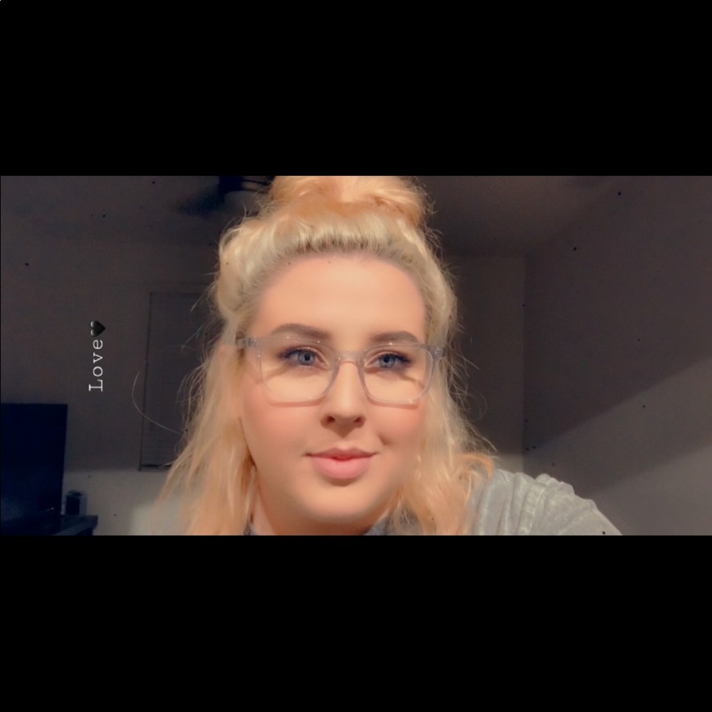 Meet your Posher, Angie